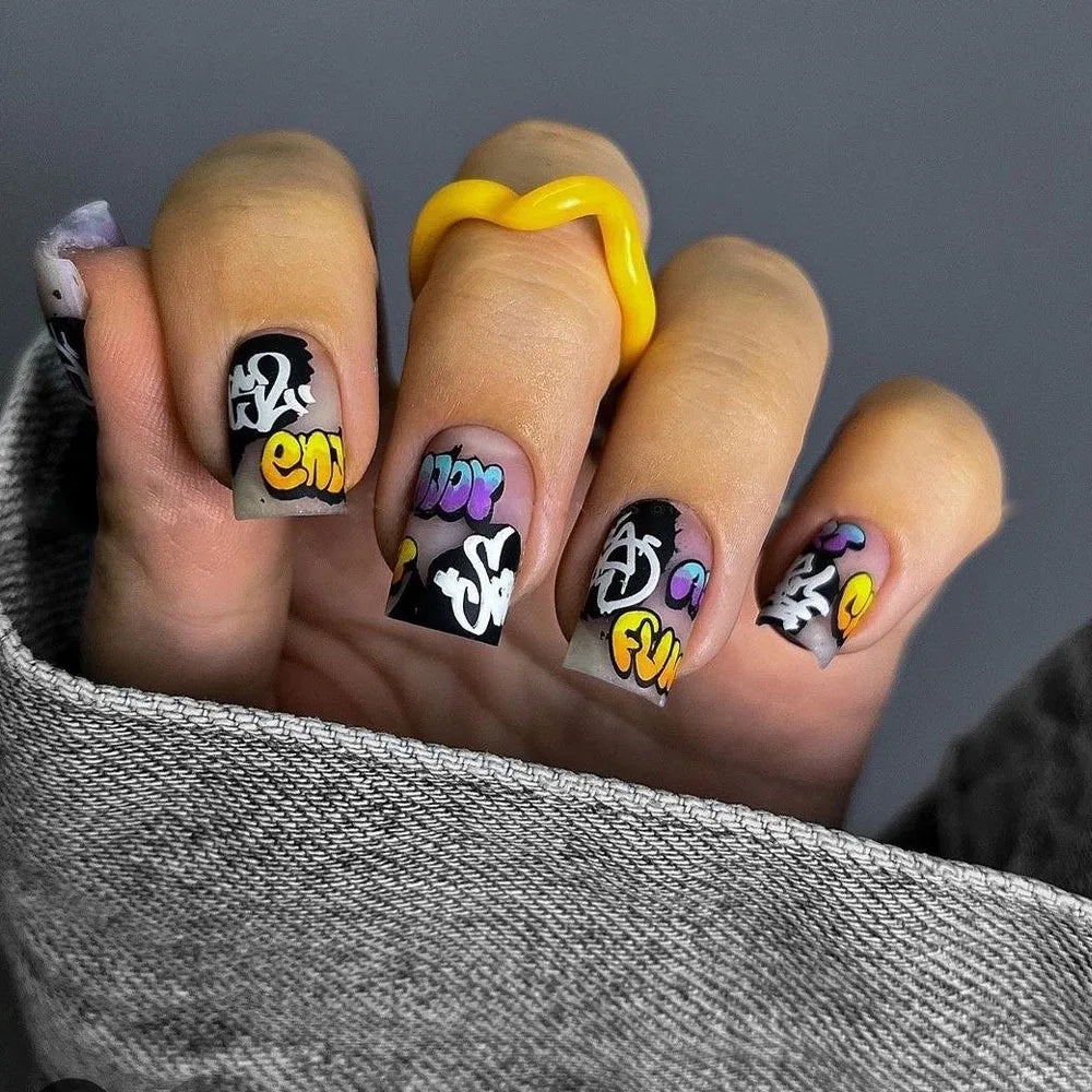 Faux ongles stiletto de Noël — vue 5 sur 12