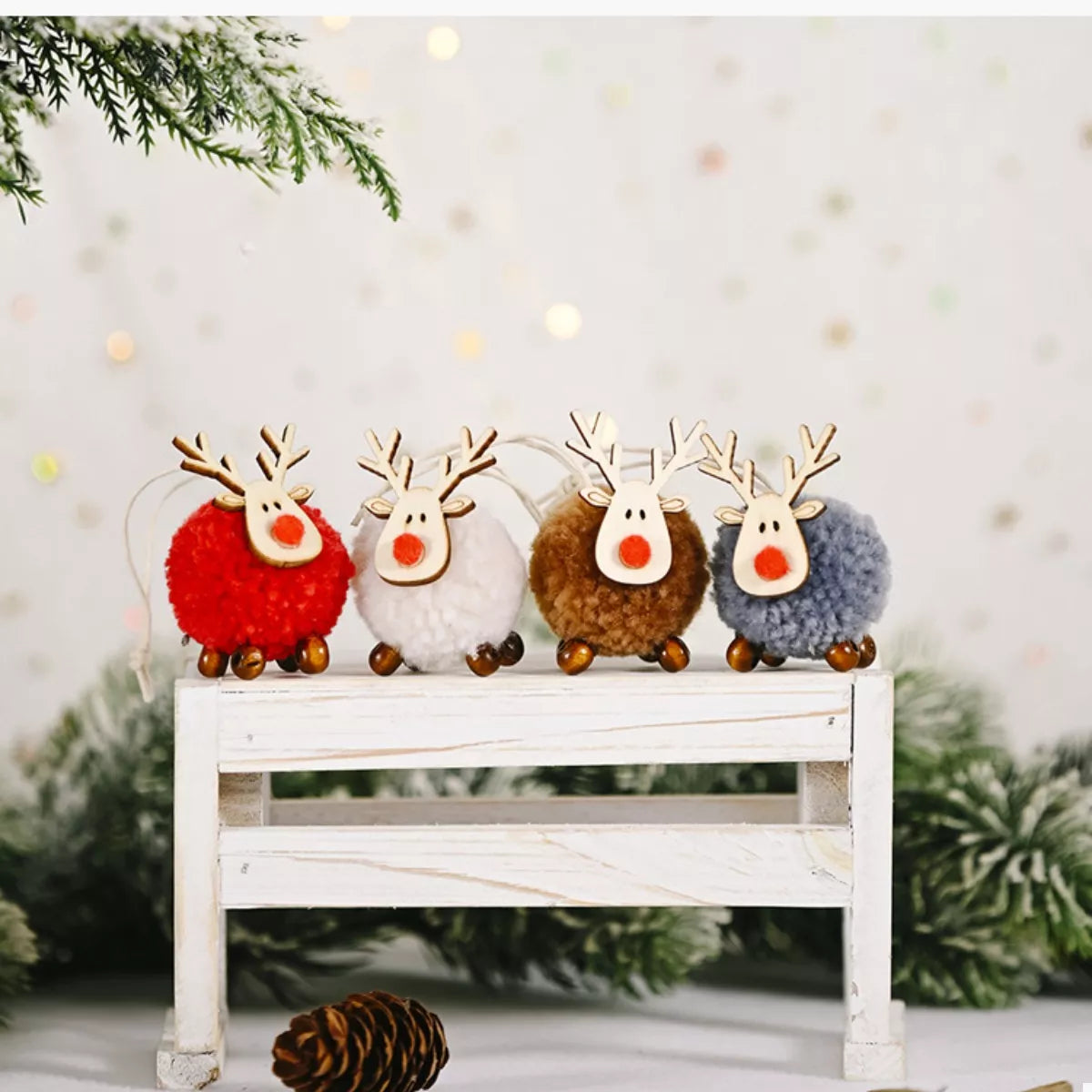 Renne décoratif en bois et feutrine — vue 3 sur 8